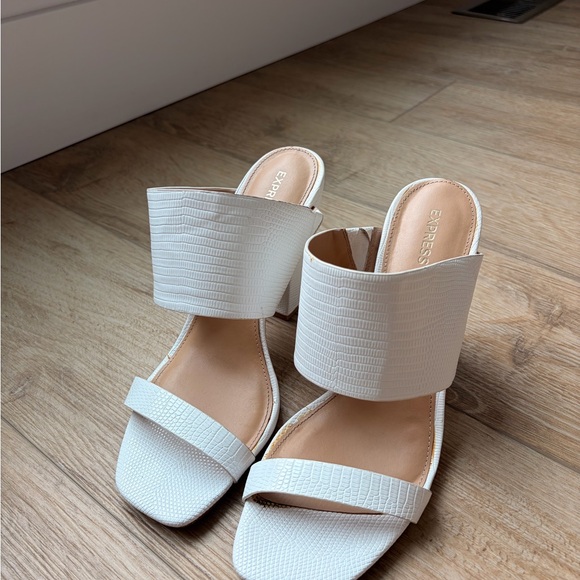 EXPRESS White Textured Block Heels - Picture 4 of 5